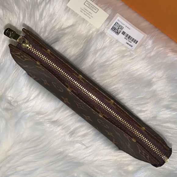 Louis Vuitton Toiletry 19 - Picture 12 of 15